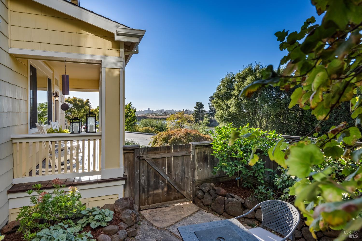 1073 Warren Drive