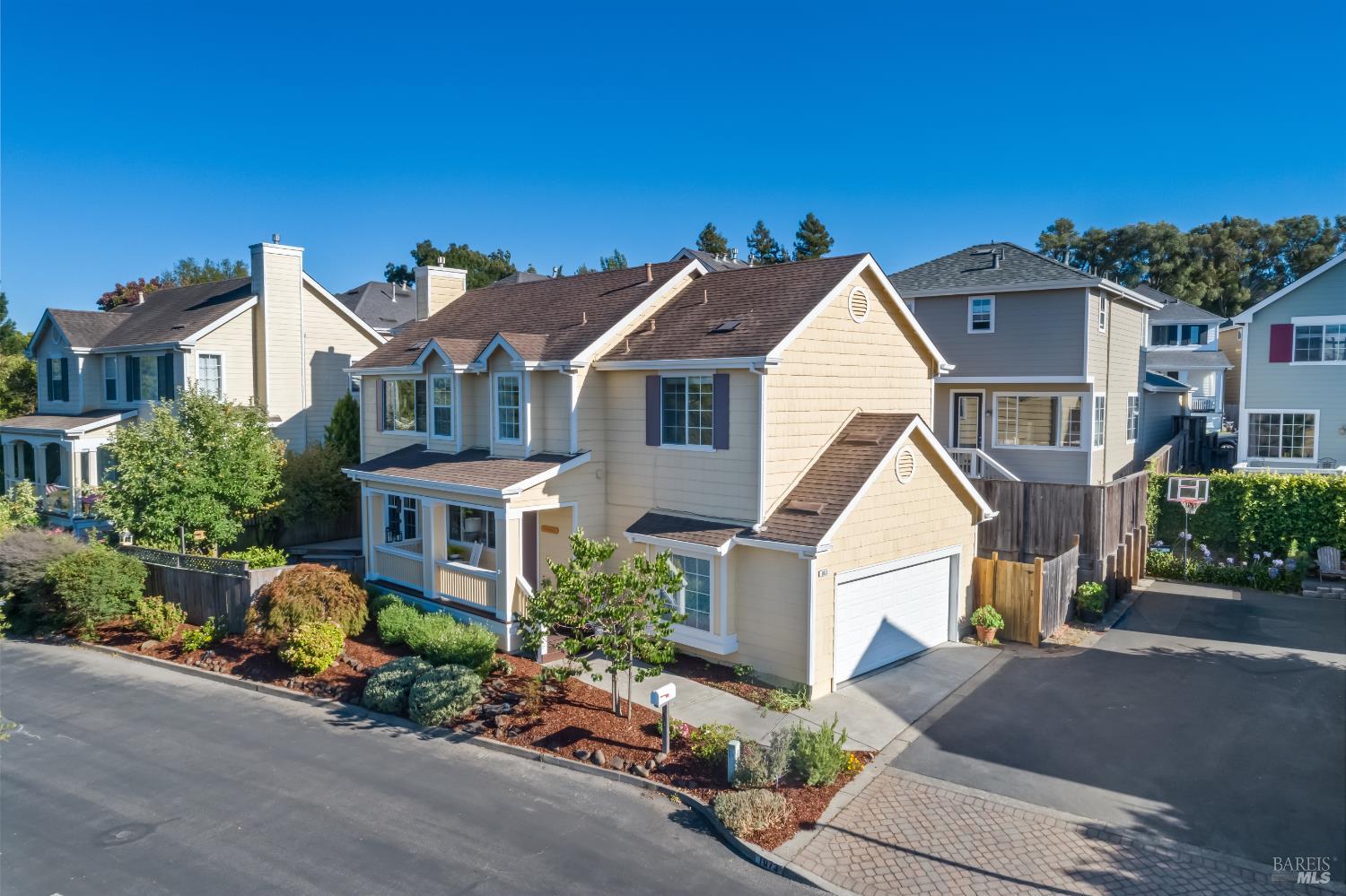1073 Warren Drive