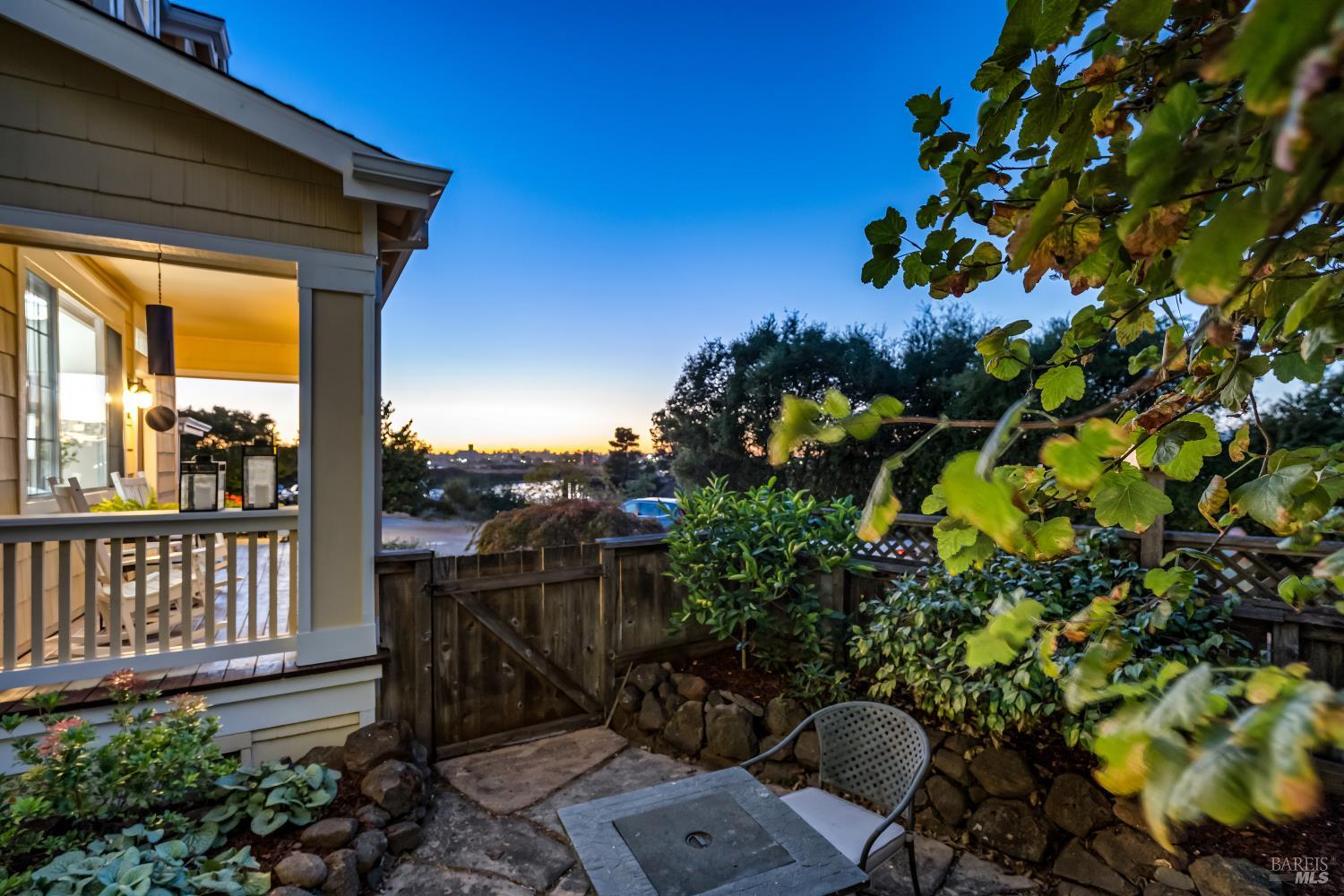 1073 Warren Drive