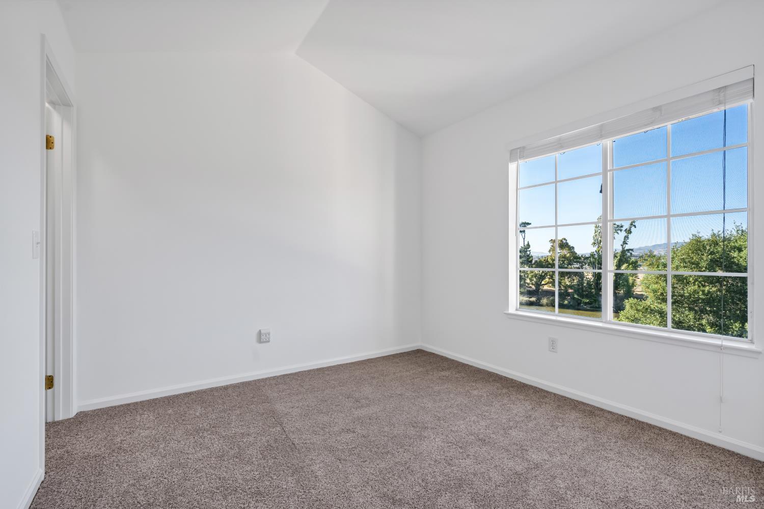 1073 Warren Drive