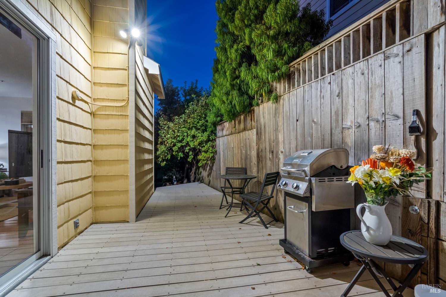 1073 Warren Drive
