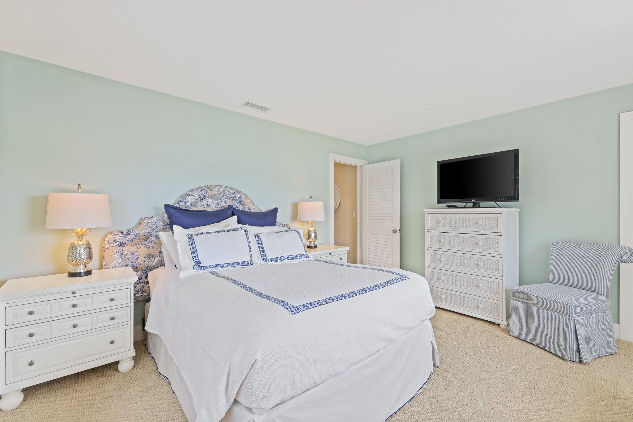 2002 Notre Dame Drive