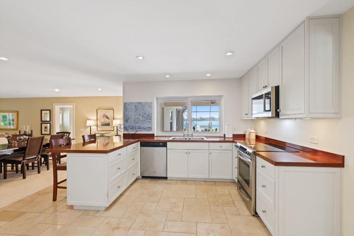 2002 Notre Dame Drive