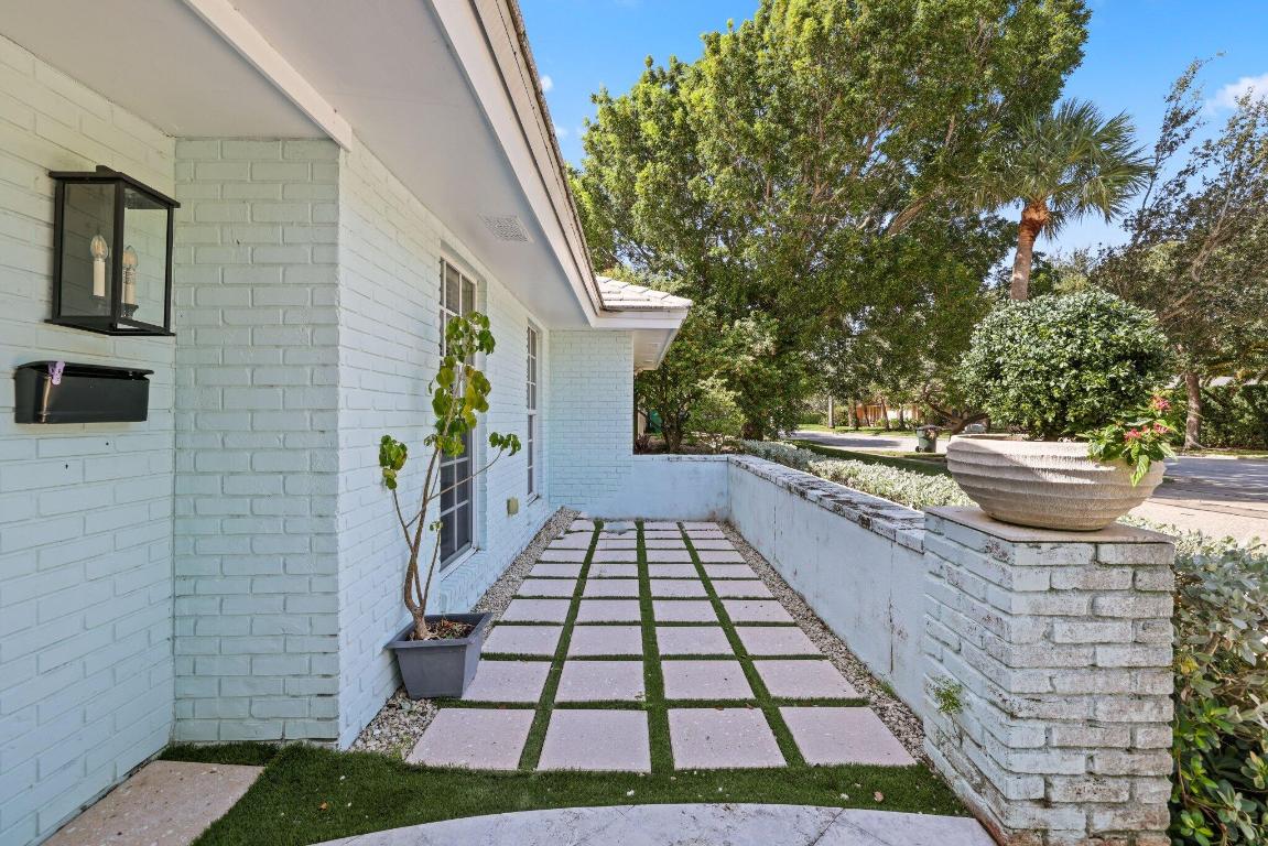 2002 Notre Dame Drive