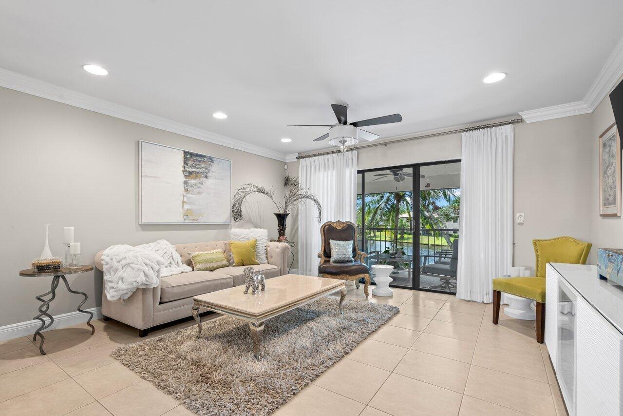 9261 Vista Del Lago H