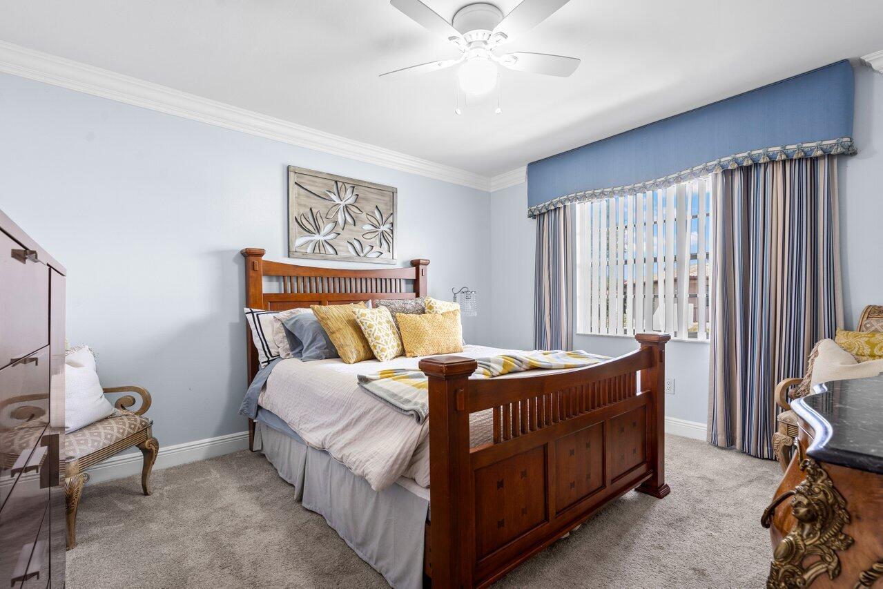 9261 Vista Del Lago H