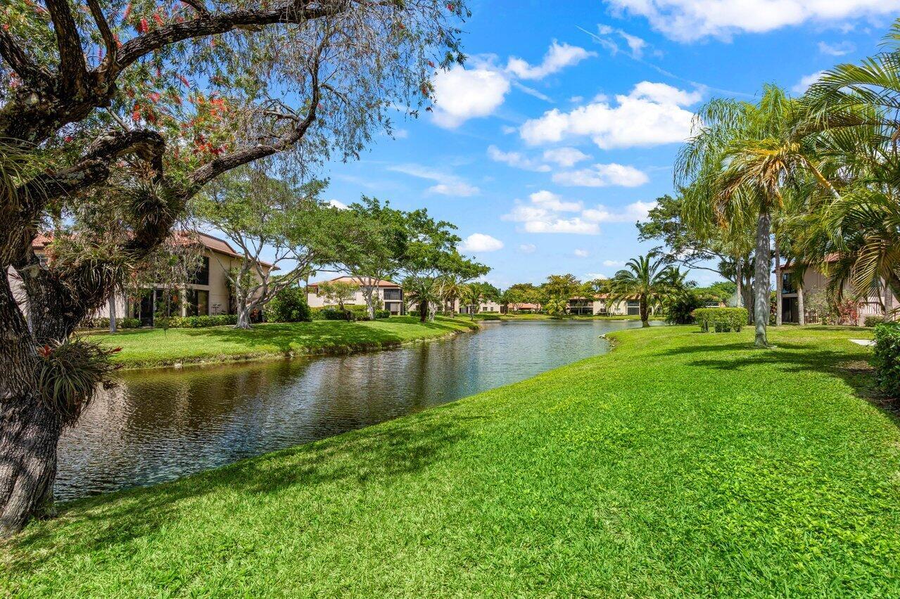 9261 Vista Del Lago H