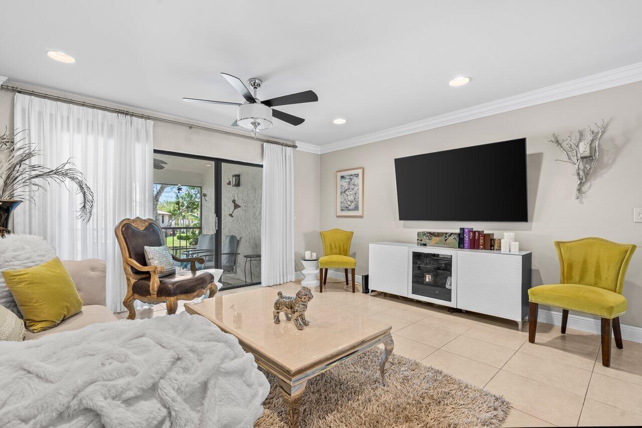 9261 Vista Del Lago H