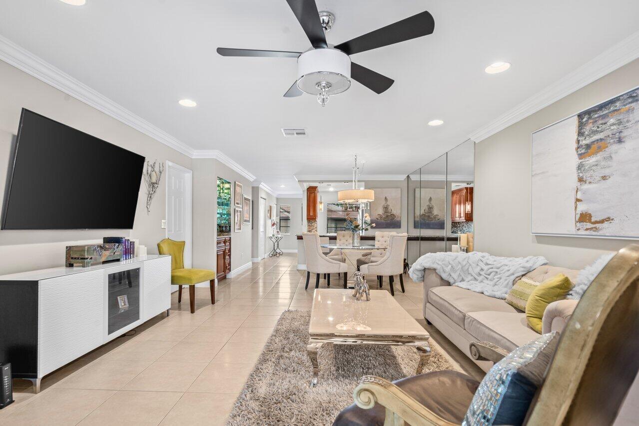 9261 Vista Del Lago H