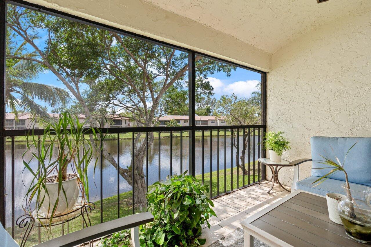 9261 Vista Del Lago H