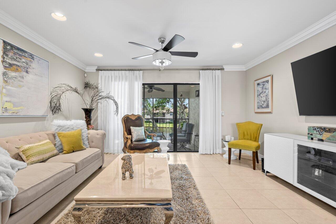 9261 Vista Del Lago H