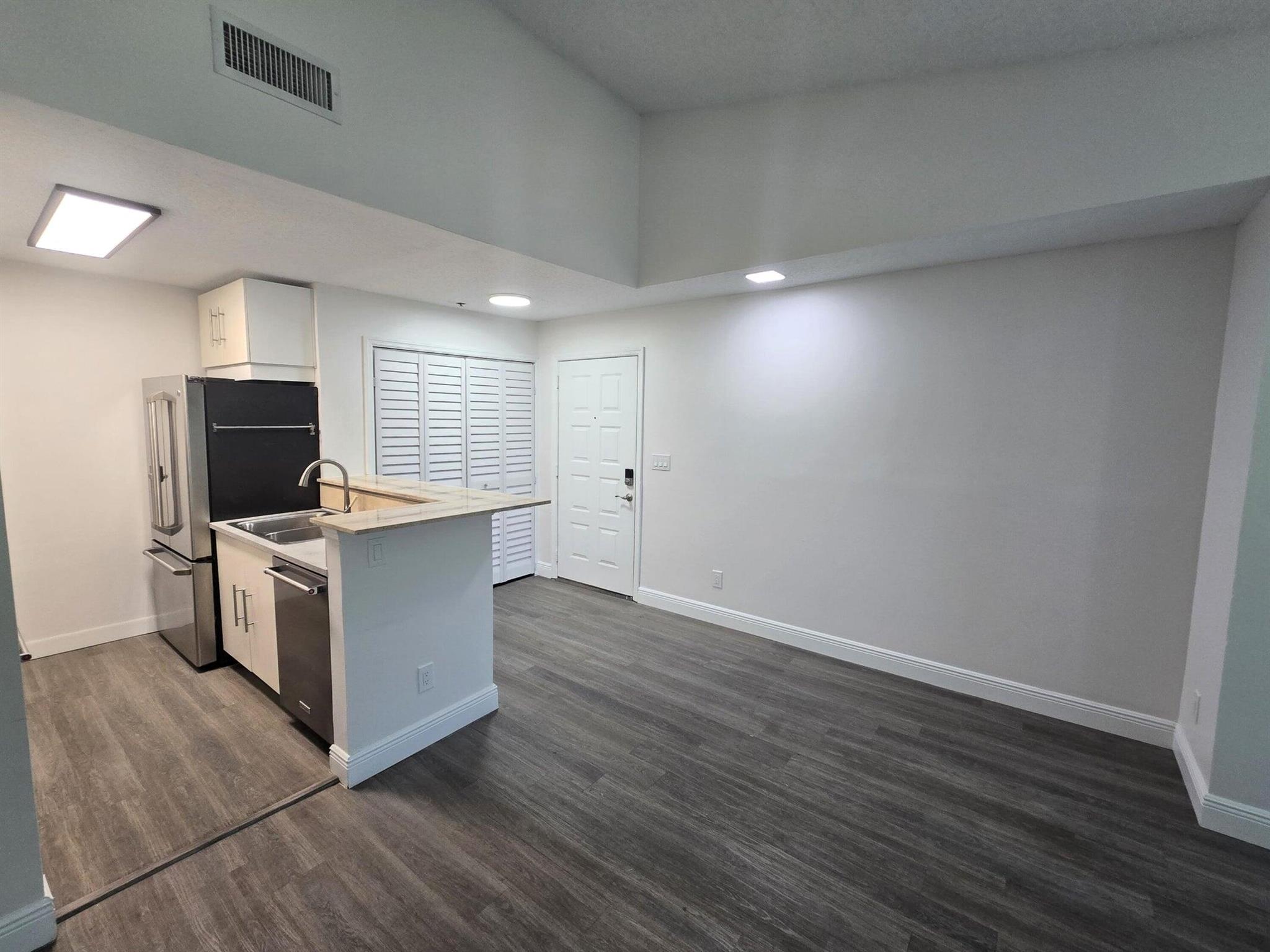 2307 N Congress 32 Avenue 32