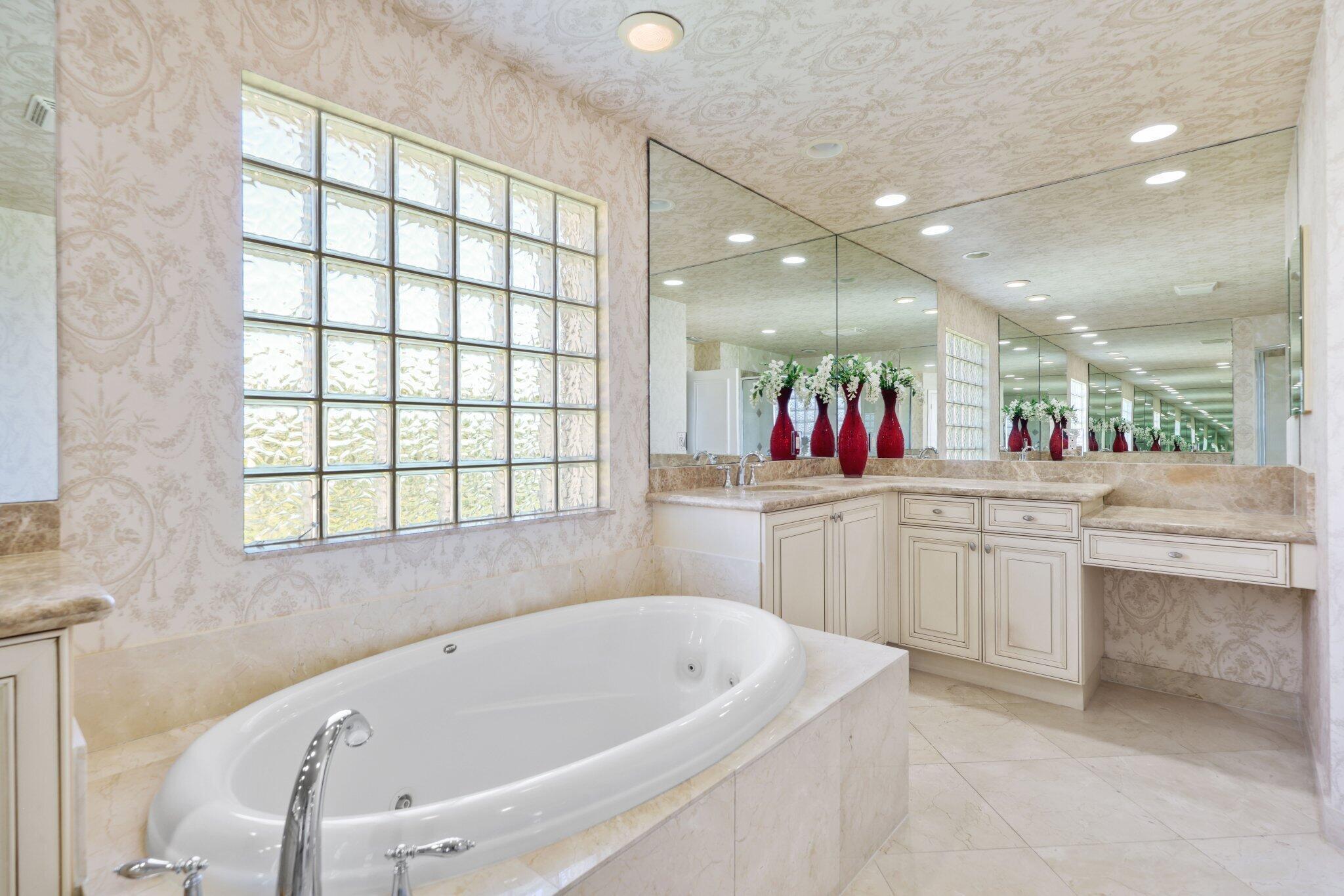 8537 Shallowbrook Cove
