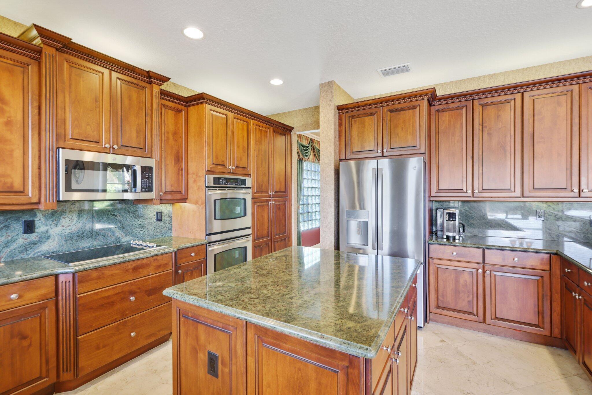 8537 Shallowbrook Cove