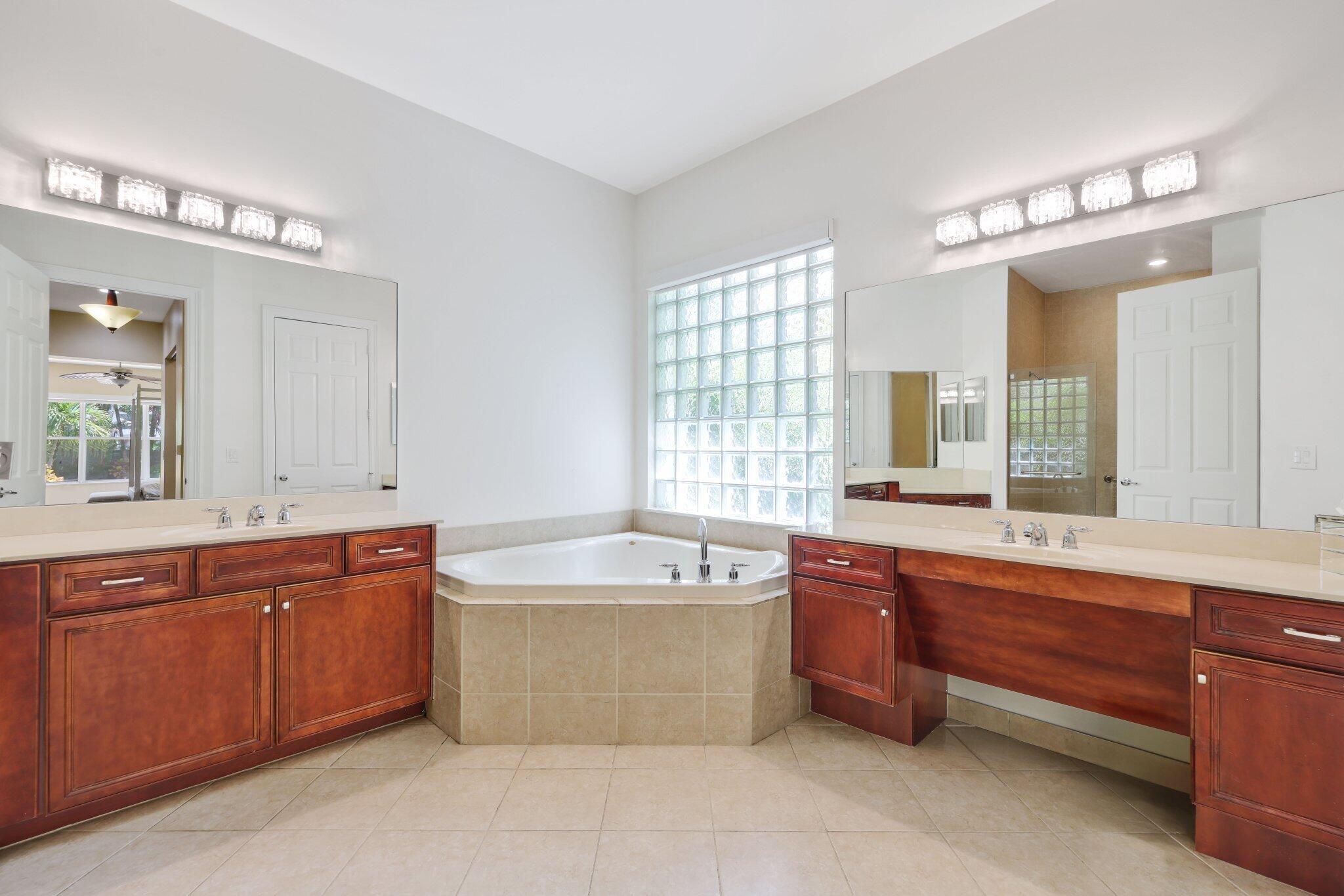 8888 Rockridge Glen Cove