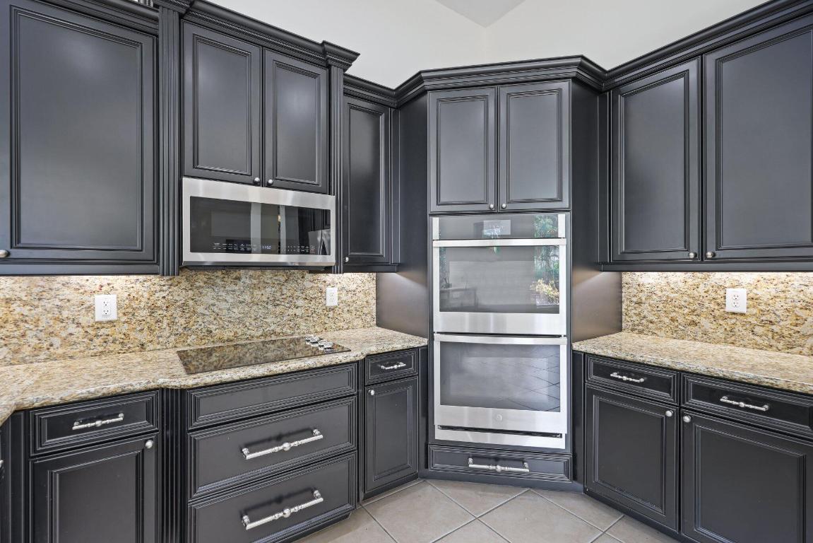 8888 Rockridge Glen Cove