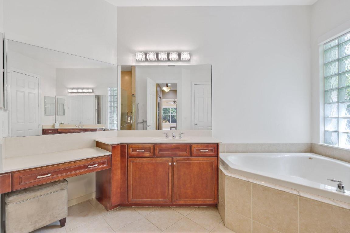 8888 Rockridge Glen Cove