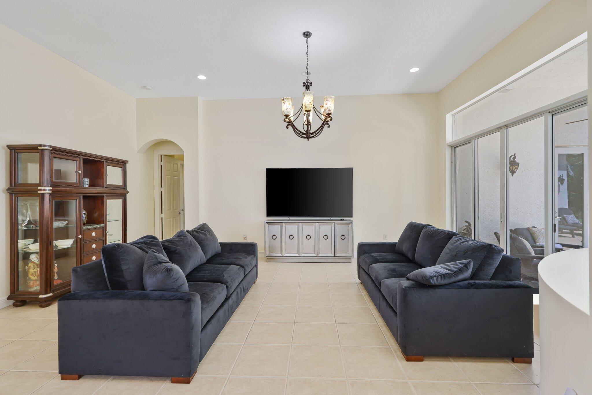 8888 Rockridge Glen Cove