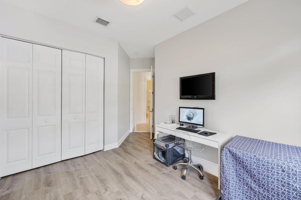 8888 Rockridge Glen Cove