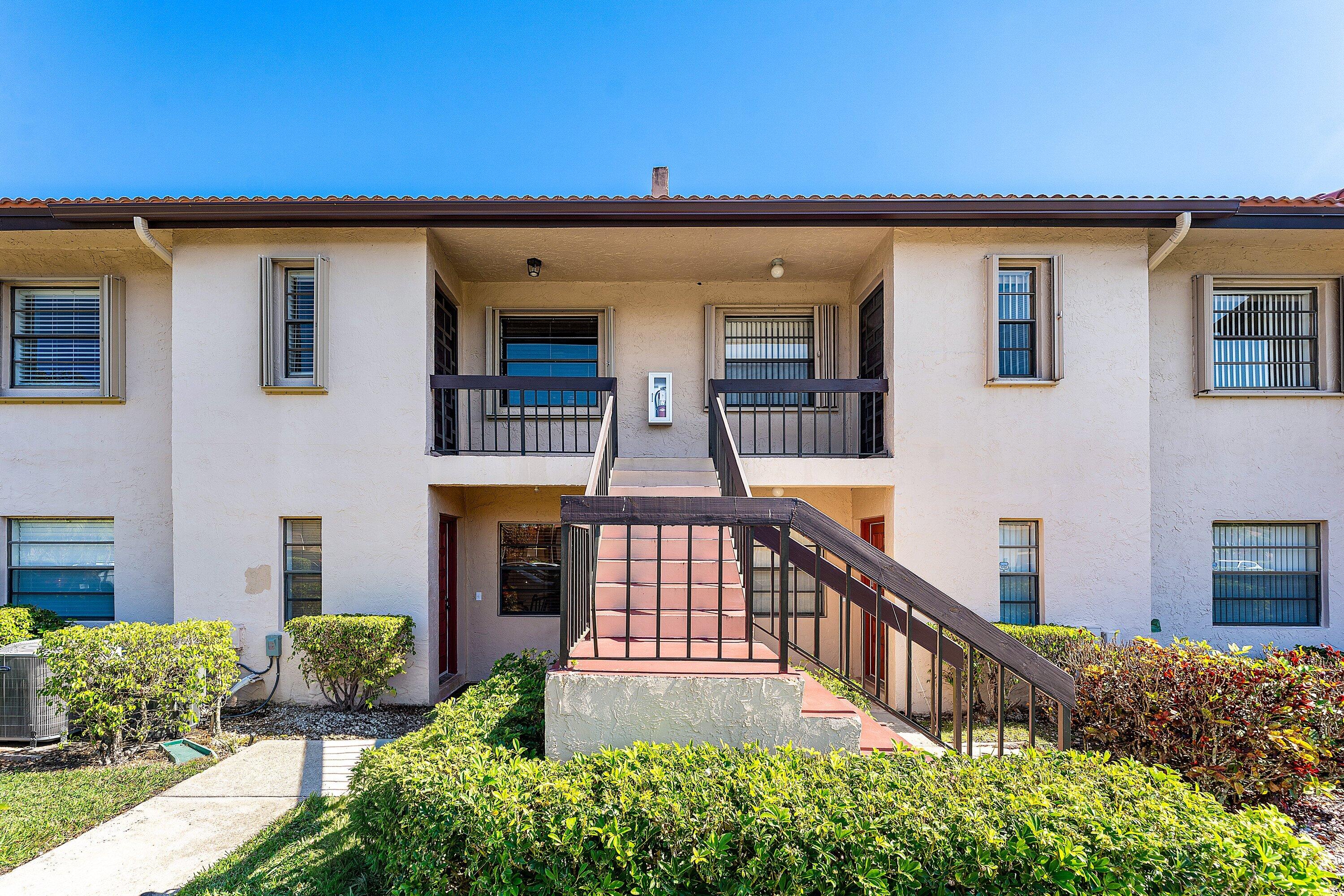 9283 Vista Del Lago
