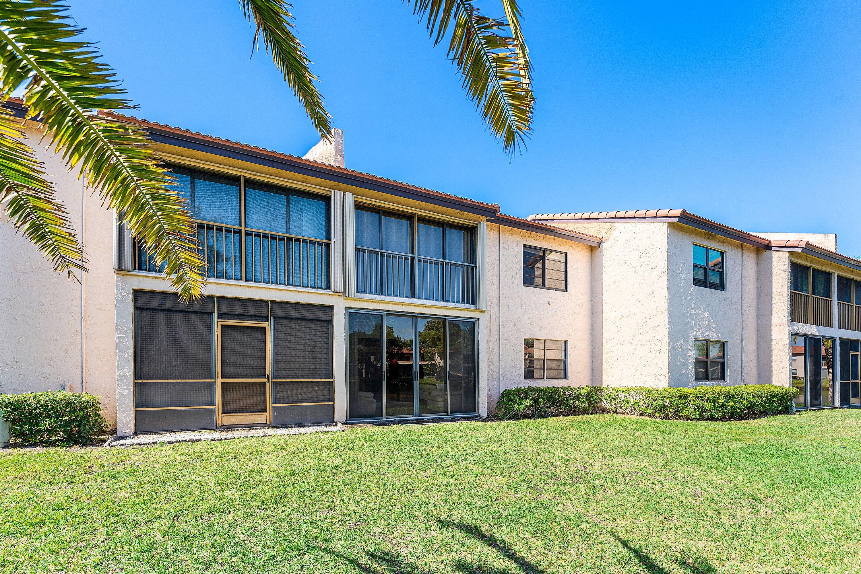 9283 Vista Del Lago