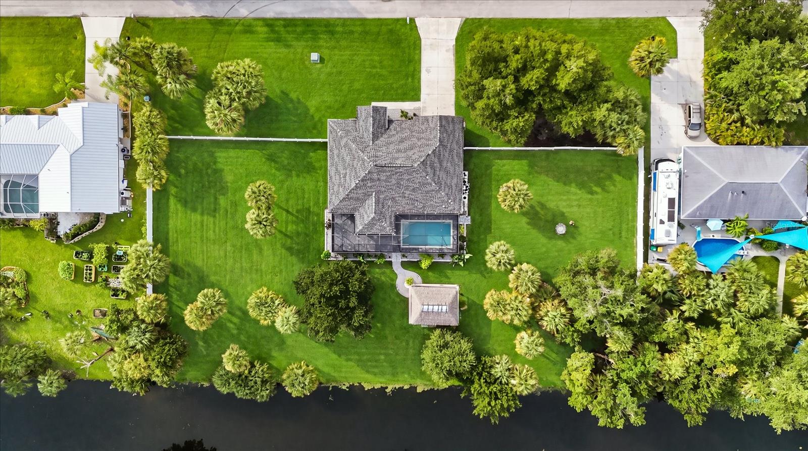 281 PEMBROKE DR