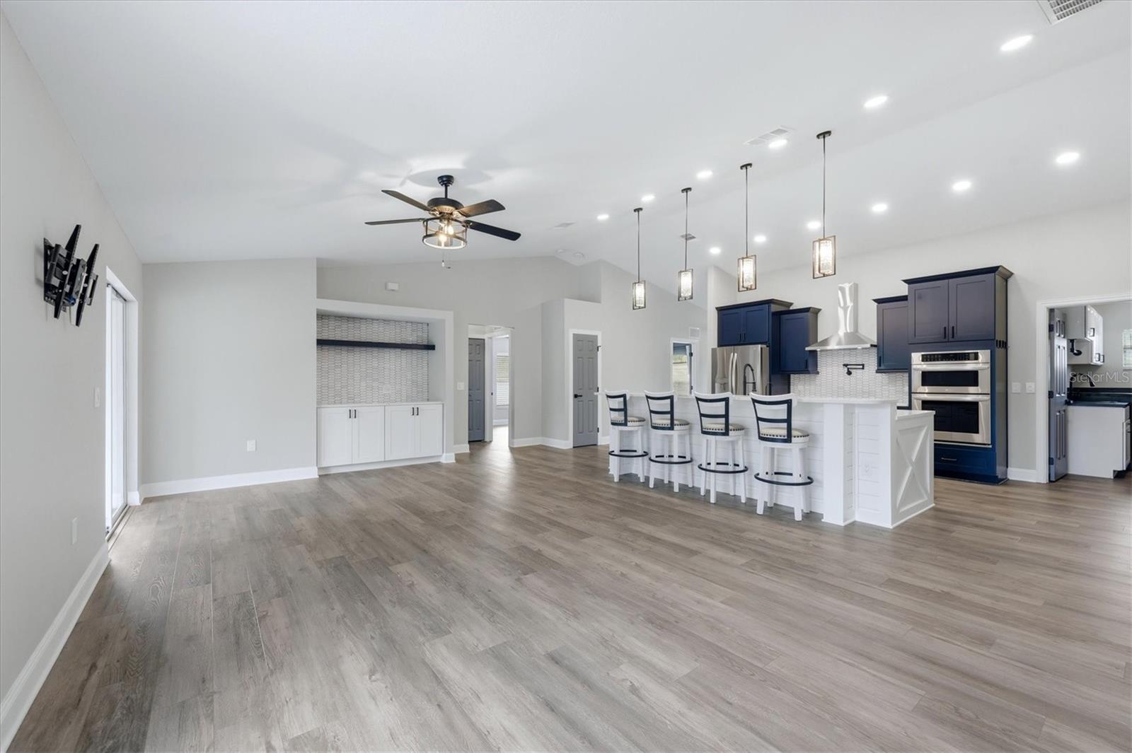 281 PEMBROKE DR