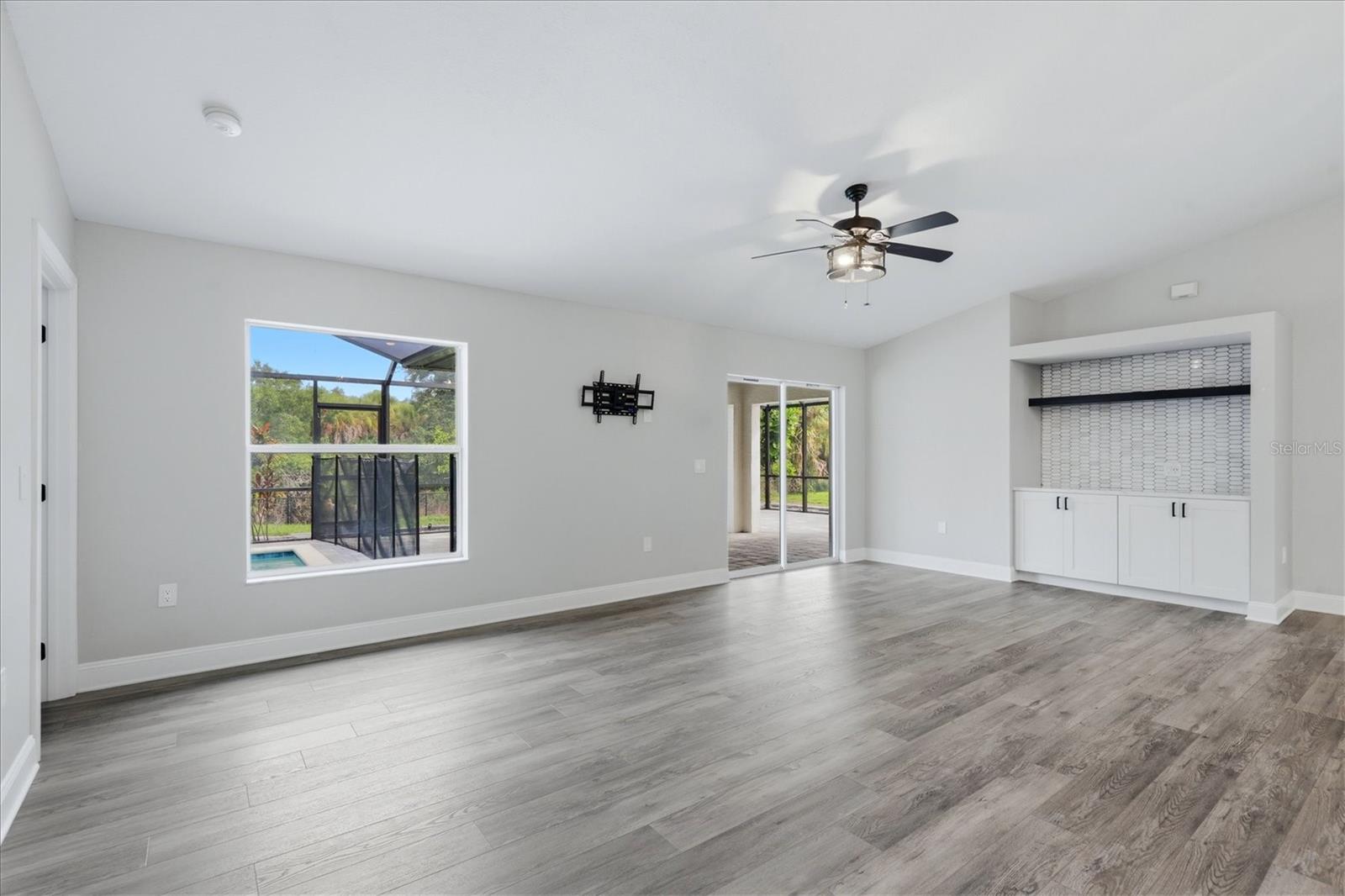 281 PEMBROKE DR