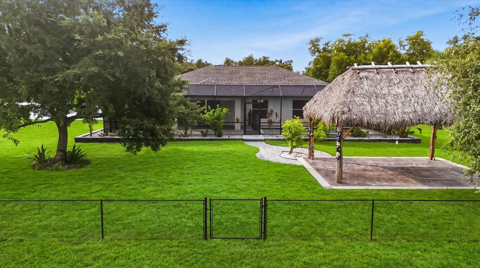 281 PEMBROKE DR
