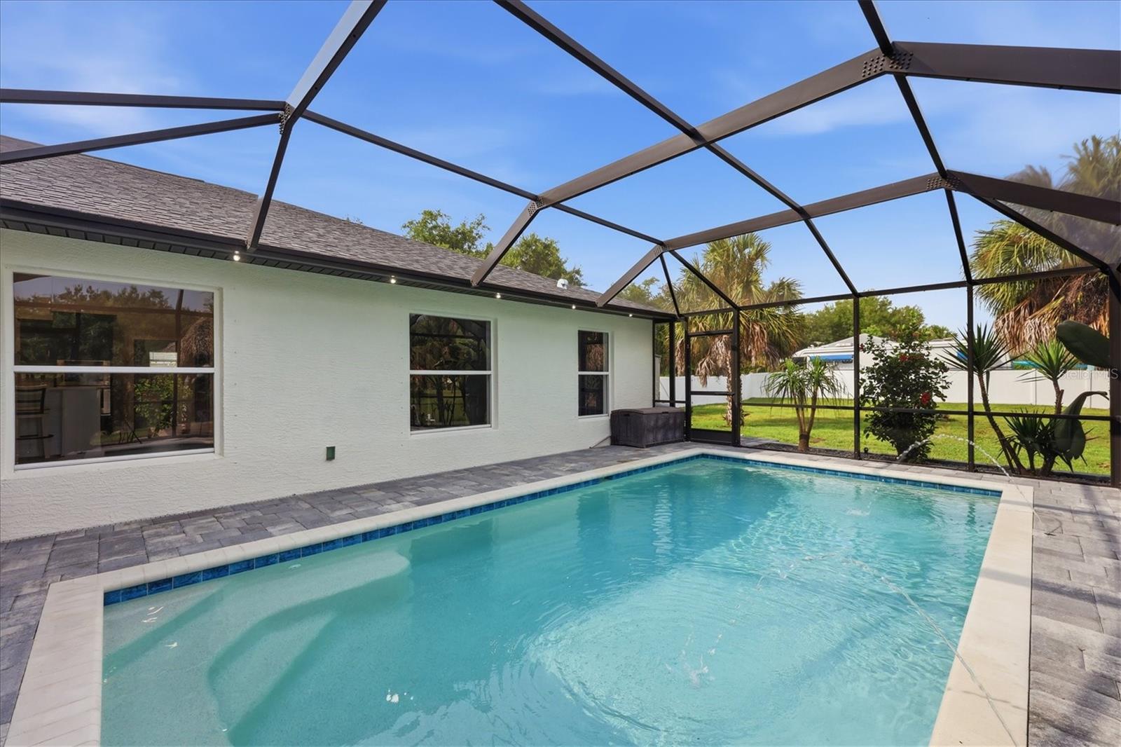 281 PEMBROKE DR
