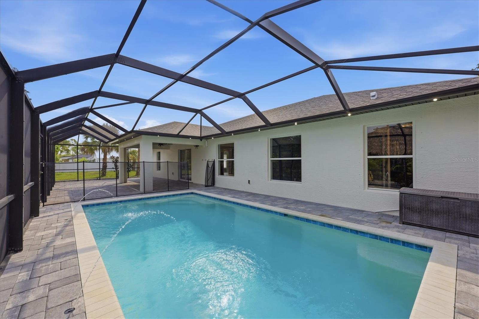 281 PEMBROKE DR