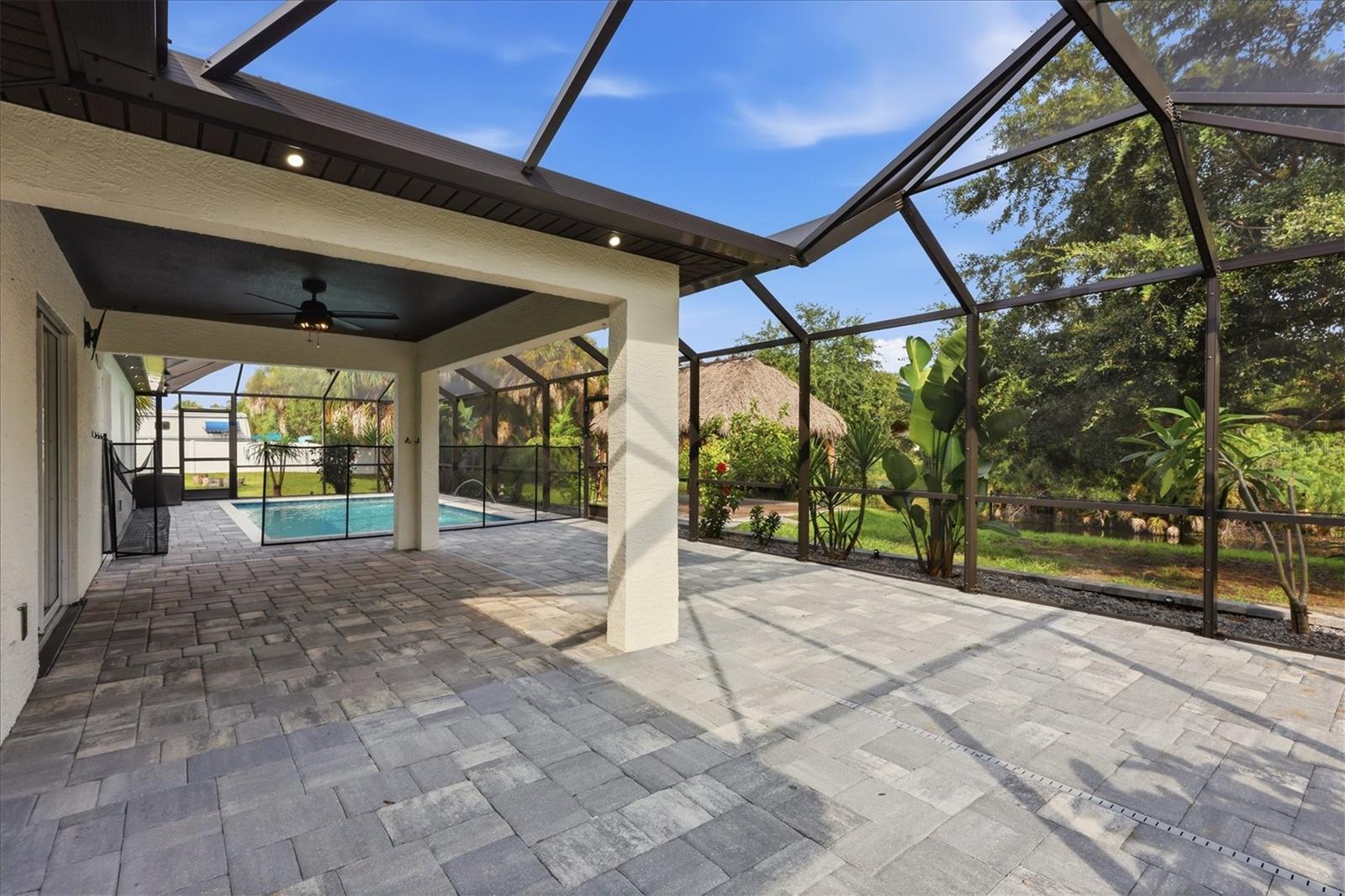 281 PEMBROKE DR