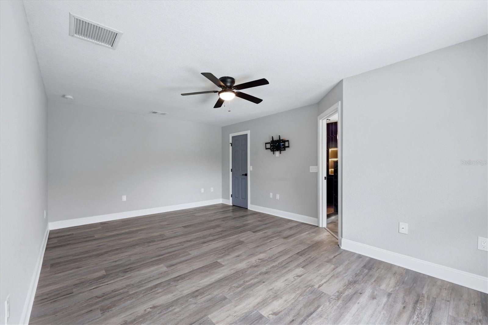 281 PEMBROKE DR