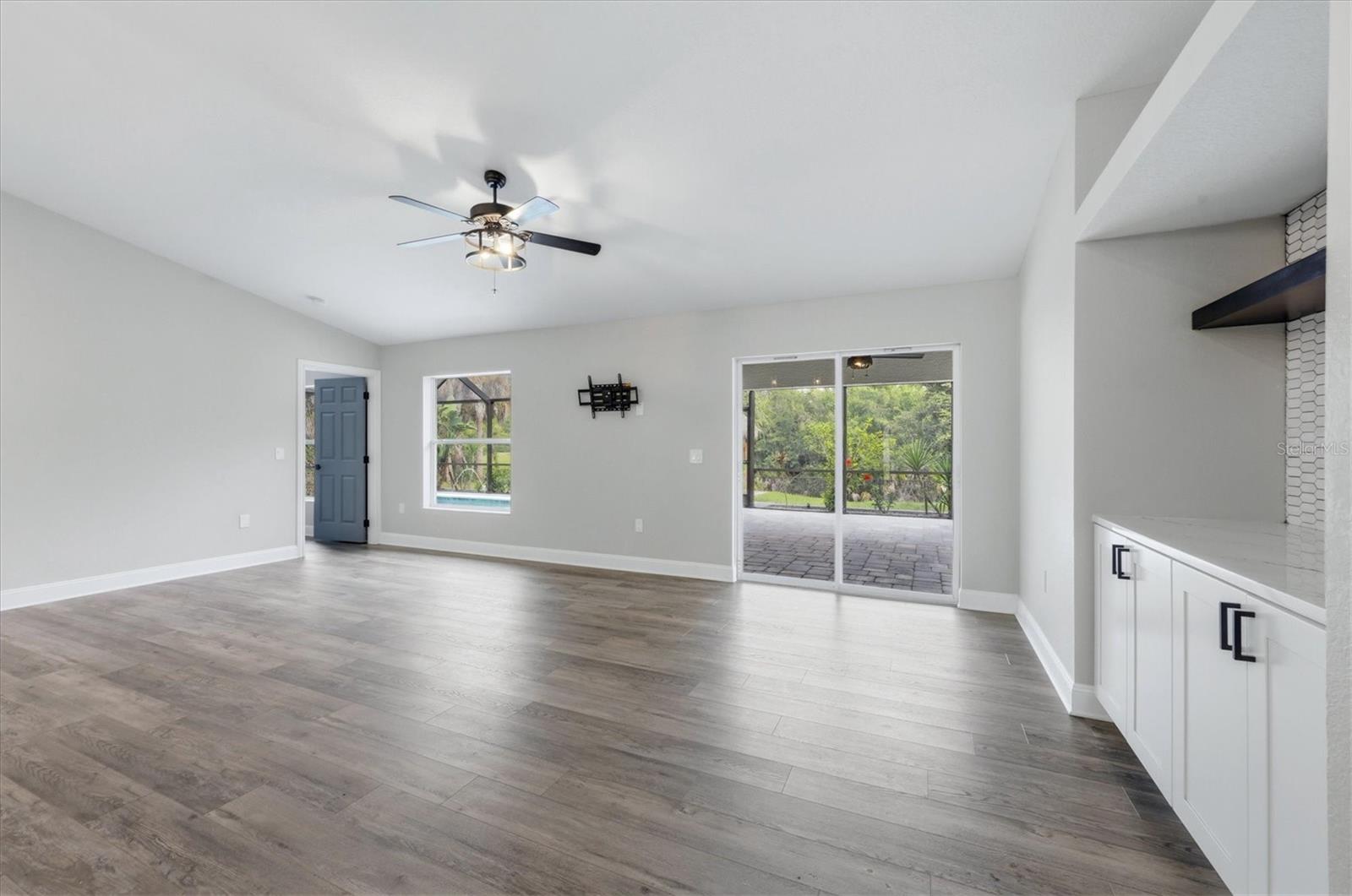 281 PEMBROKE DR