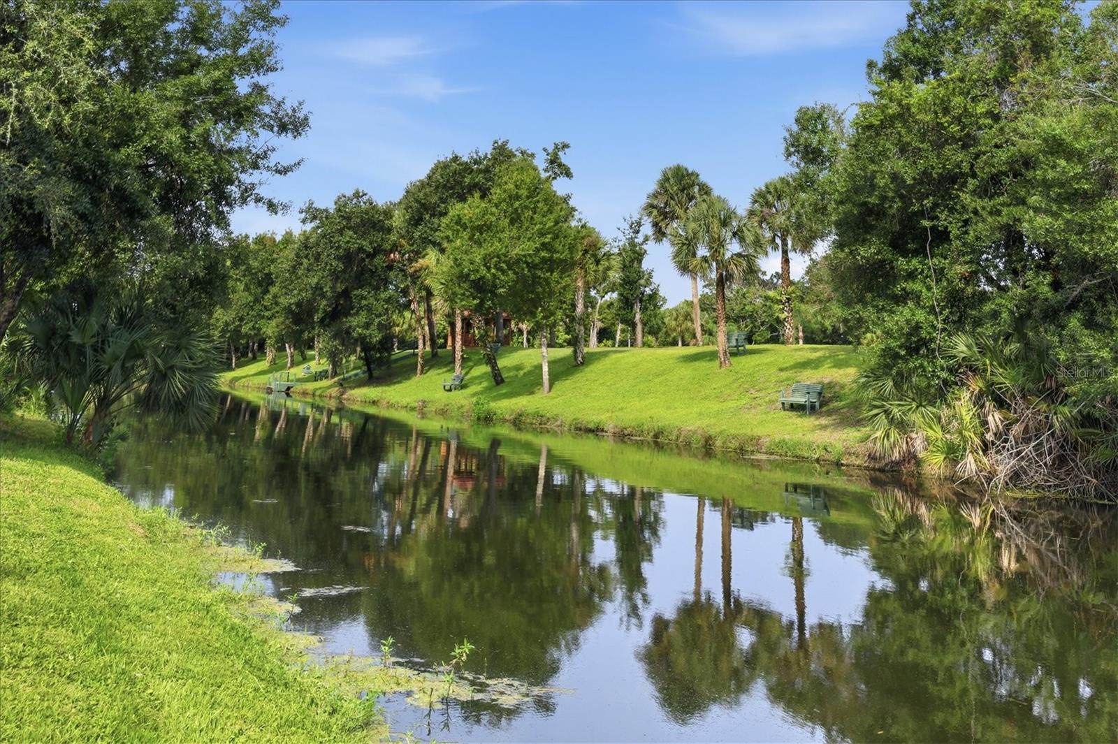 281 PEMBROKE DR