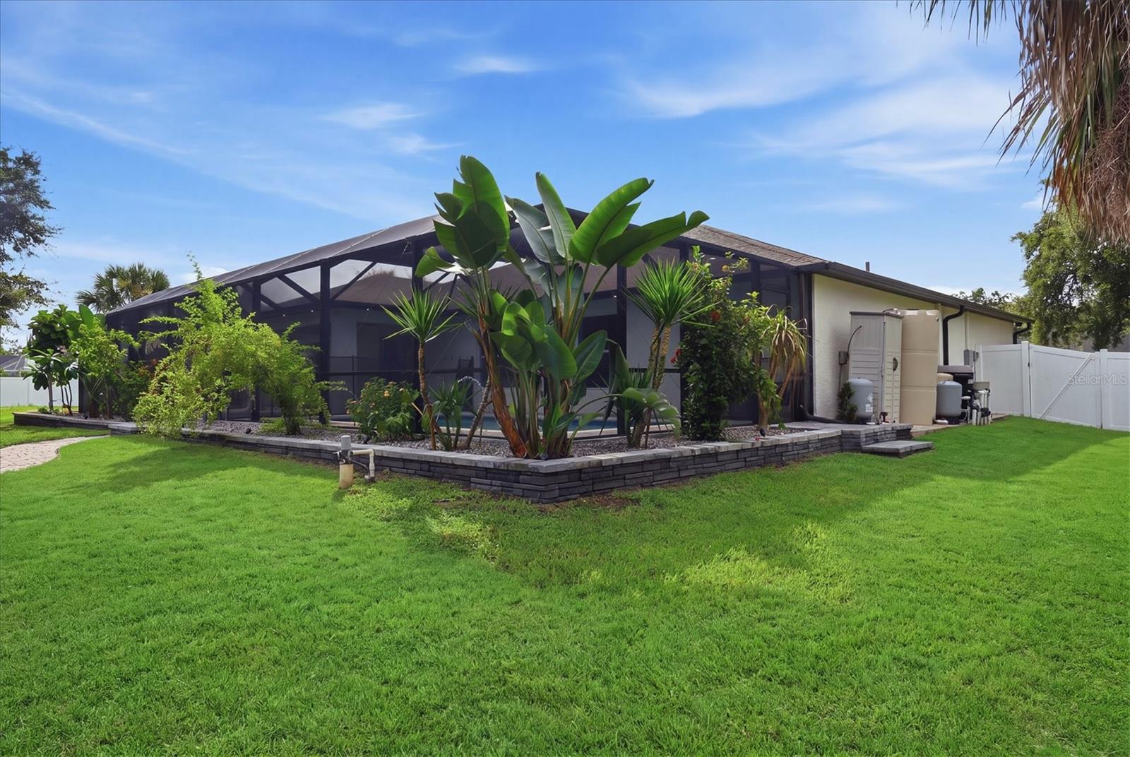 281 PEMBROKE DR