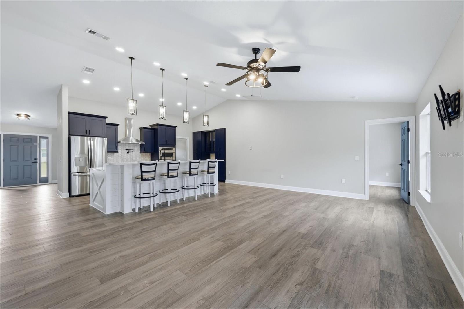 281 PEMBROKE DR