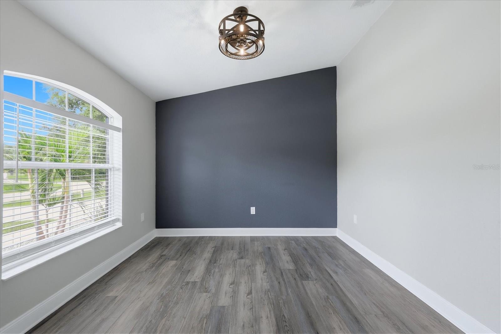 281 PEMBROKE DR