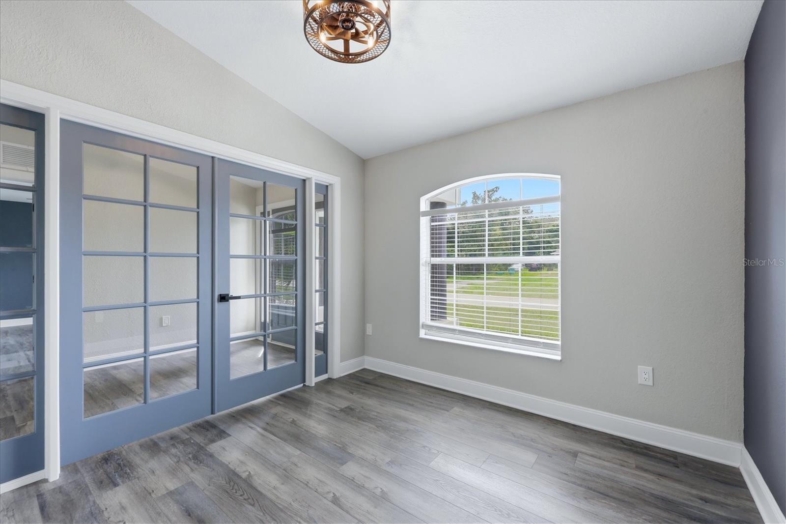 281 PEMBROKE DR