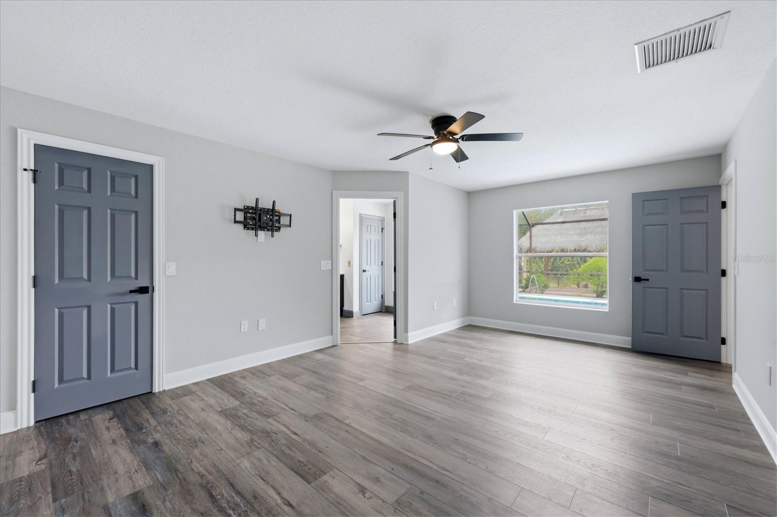 281 PEMBROKE DR