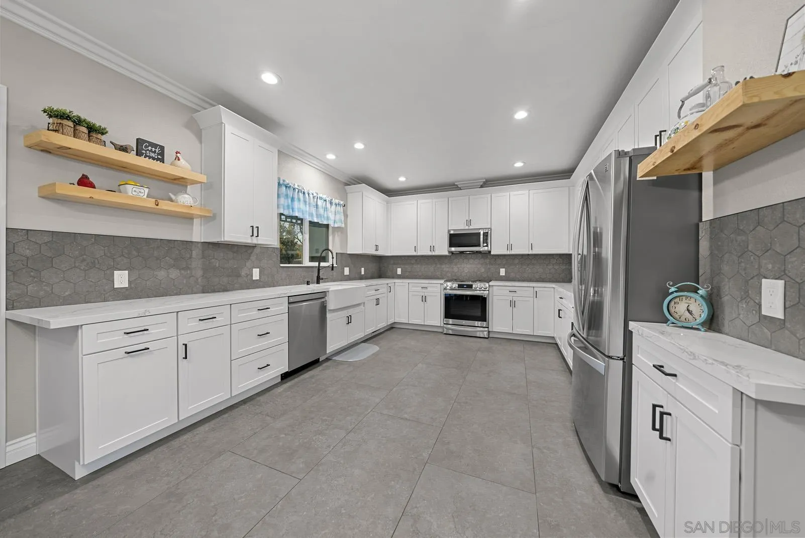 44140 La Paz St