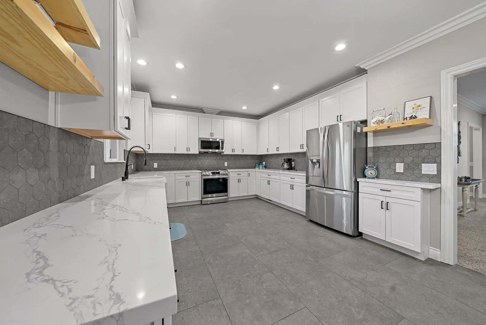44140 La Paz St