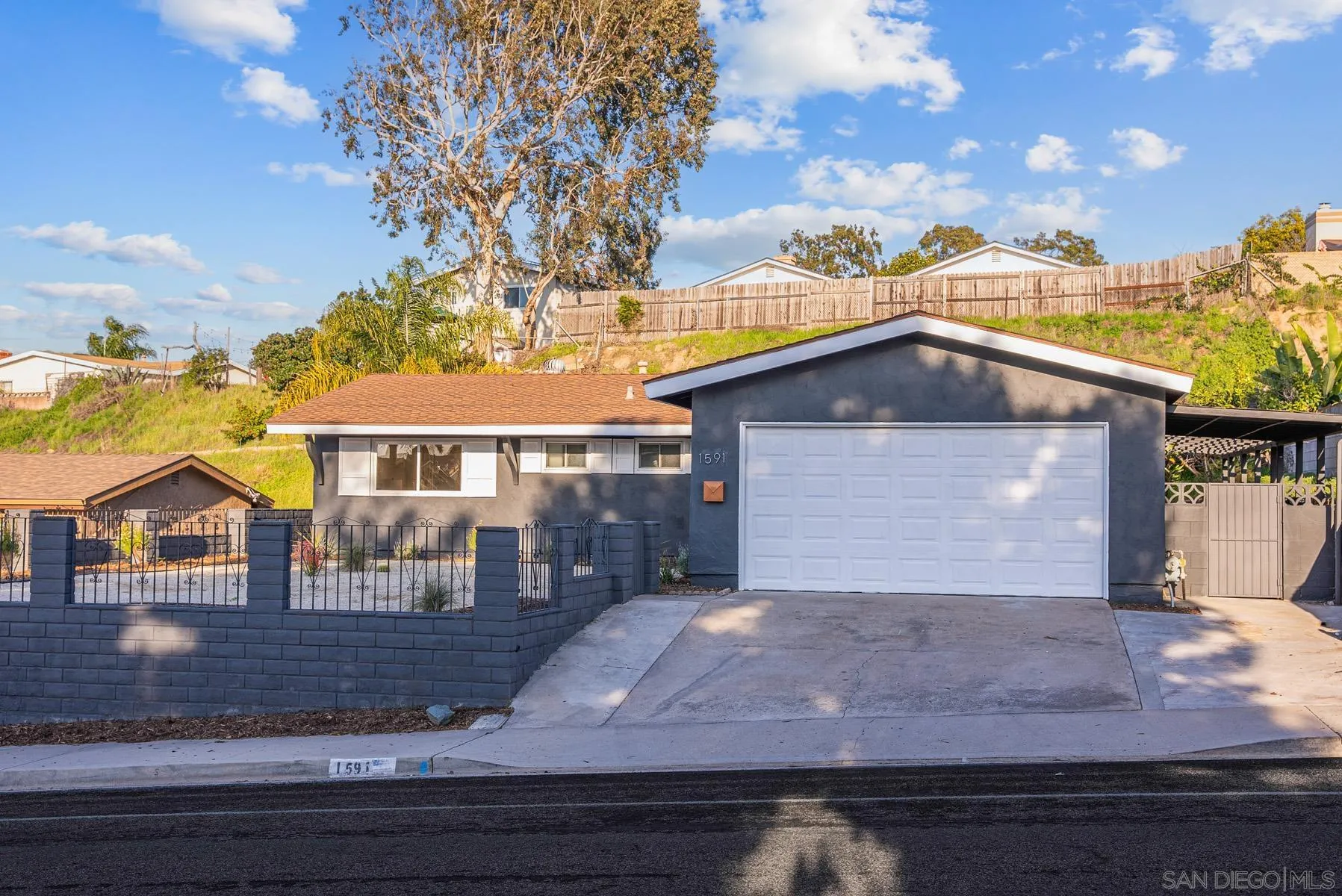 1591 Oleander Ave