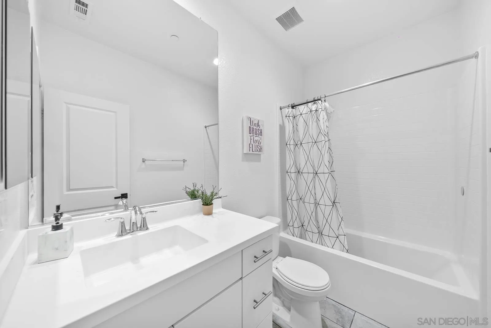 5476 San Alejandro