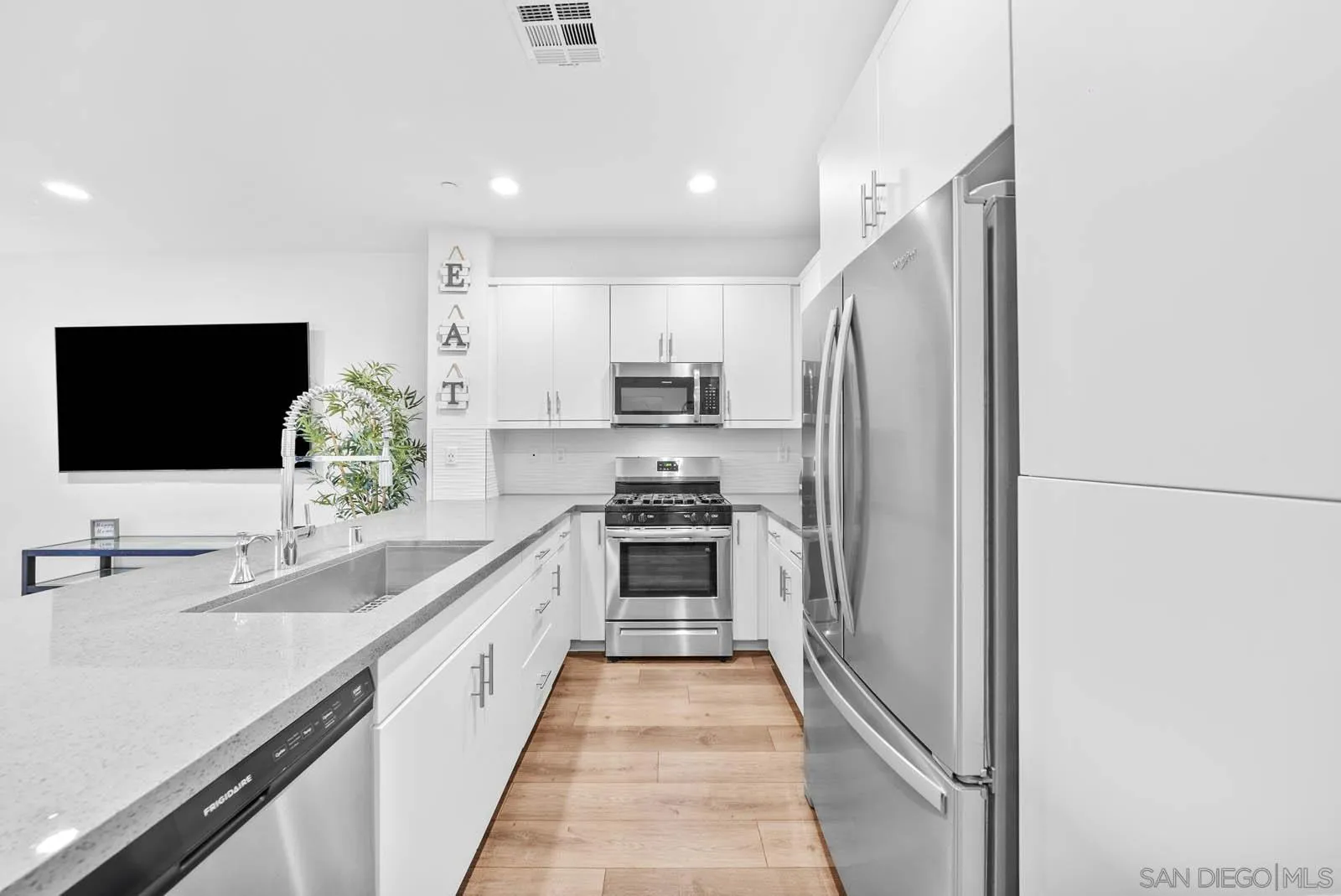5476 San Alejandro