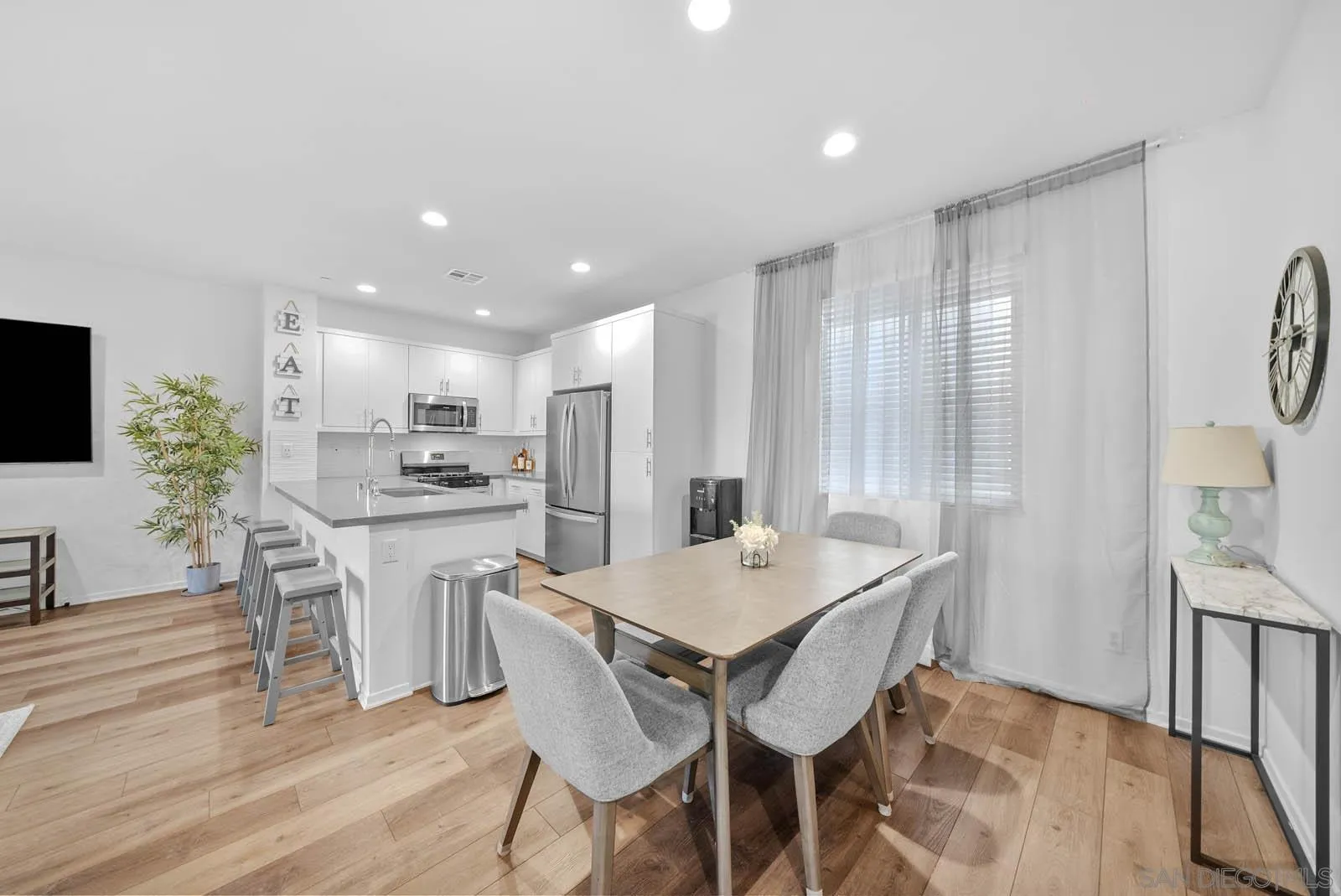 5476 San Alejandro