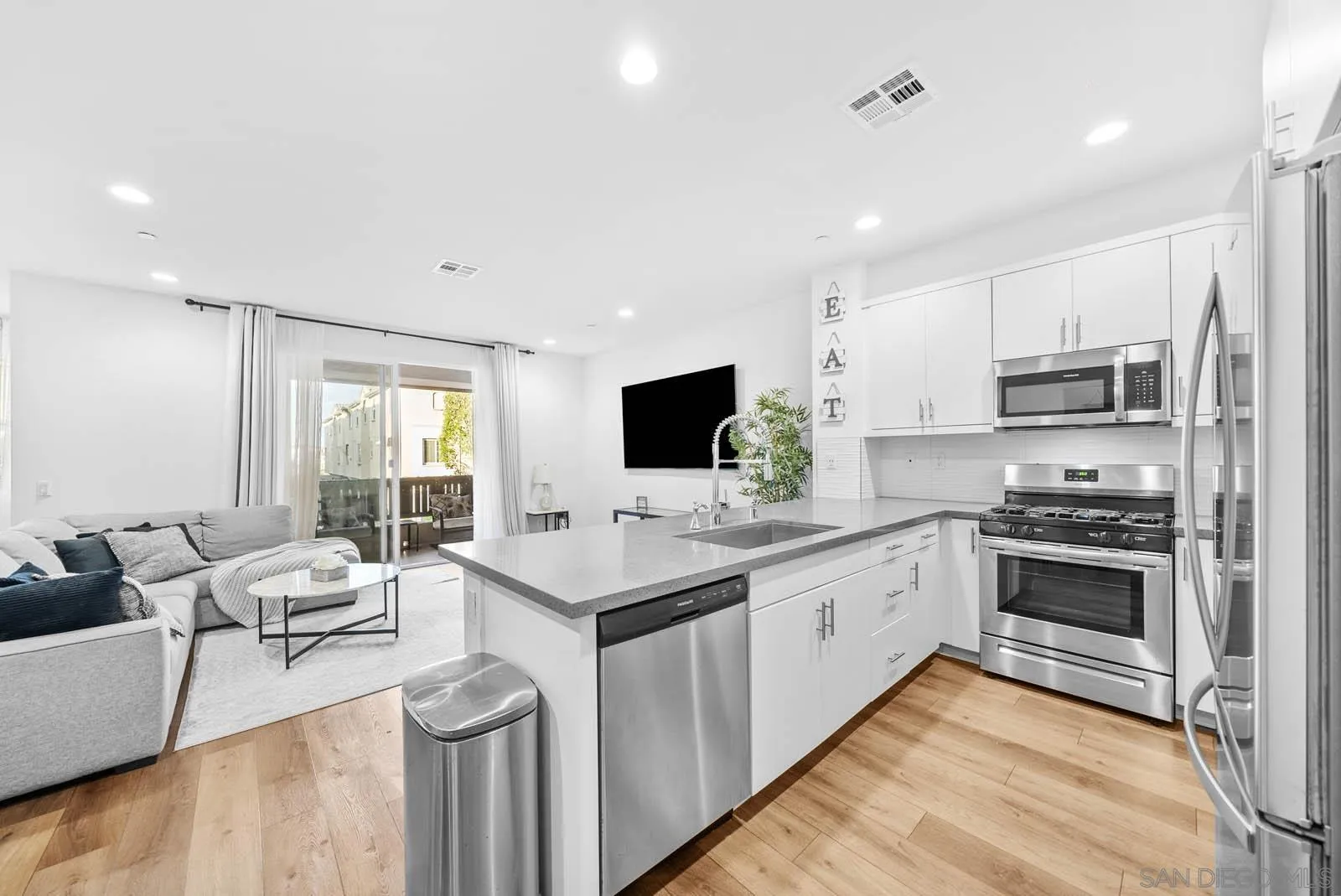 5476 San Alejandro