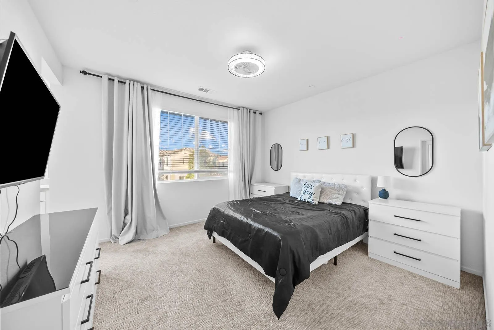 5476 San Alejandro