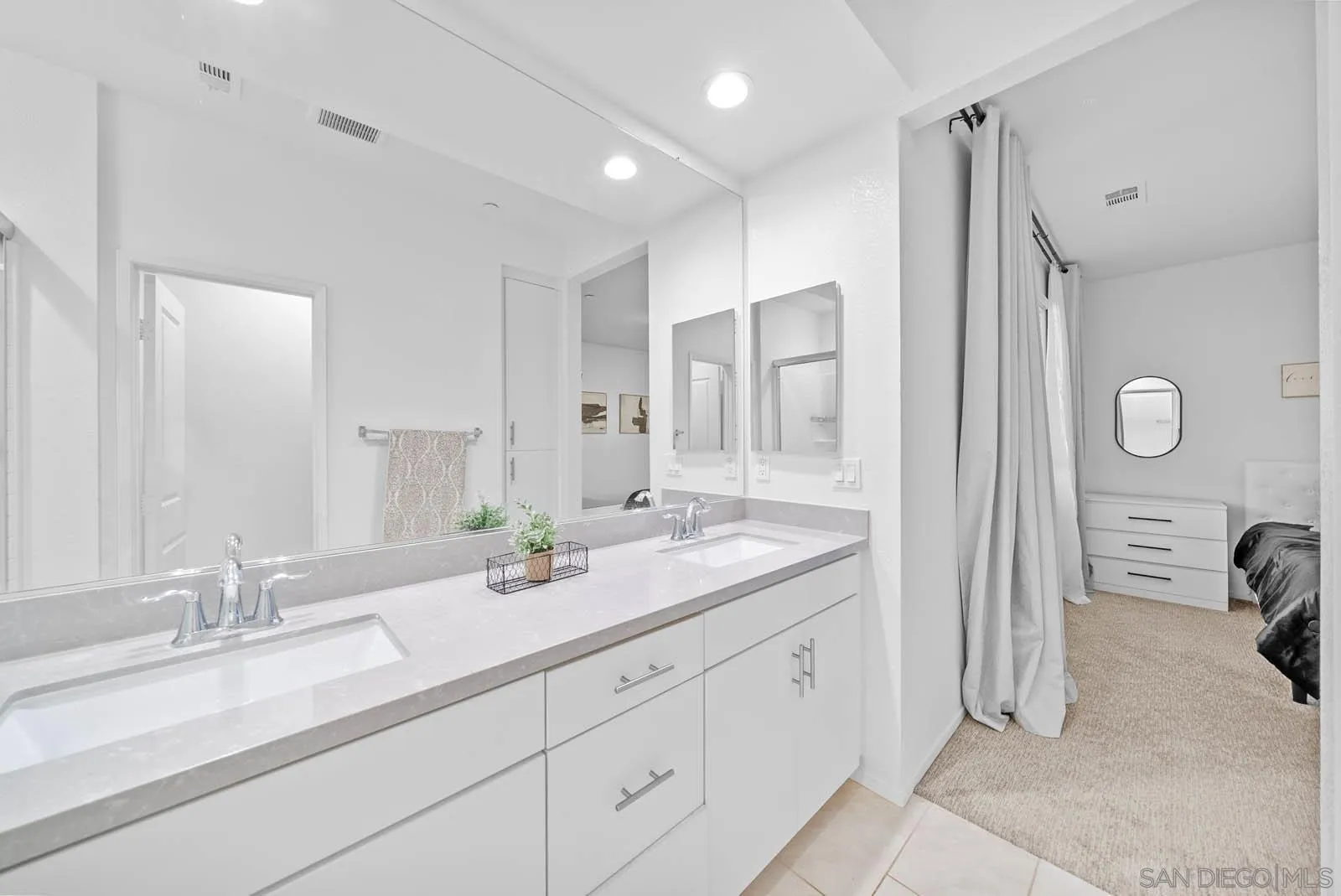 5476 San Alejandro