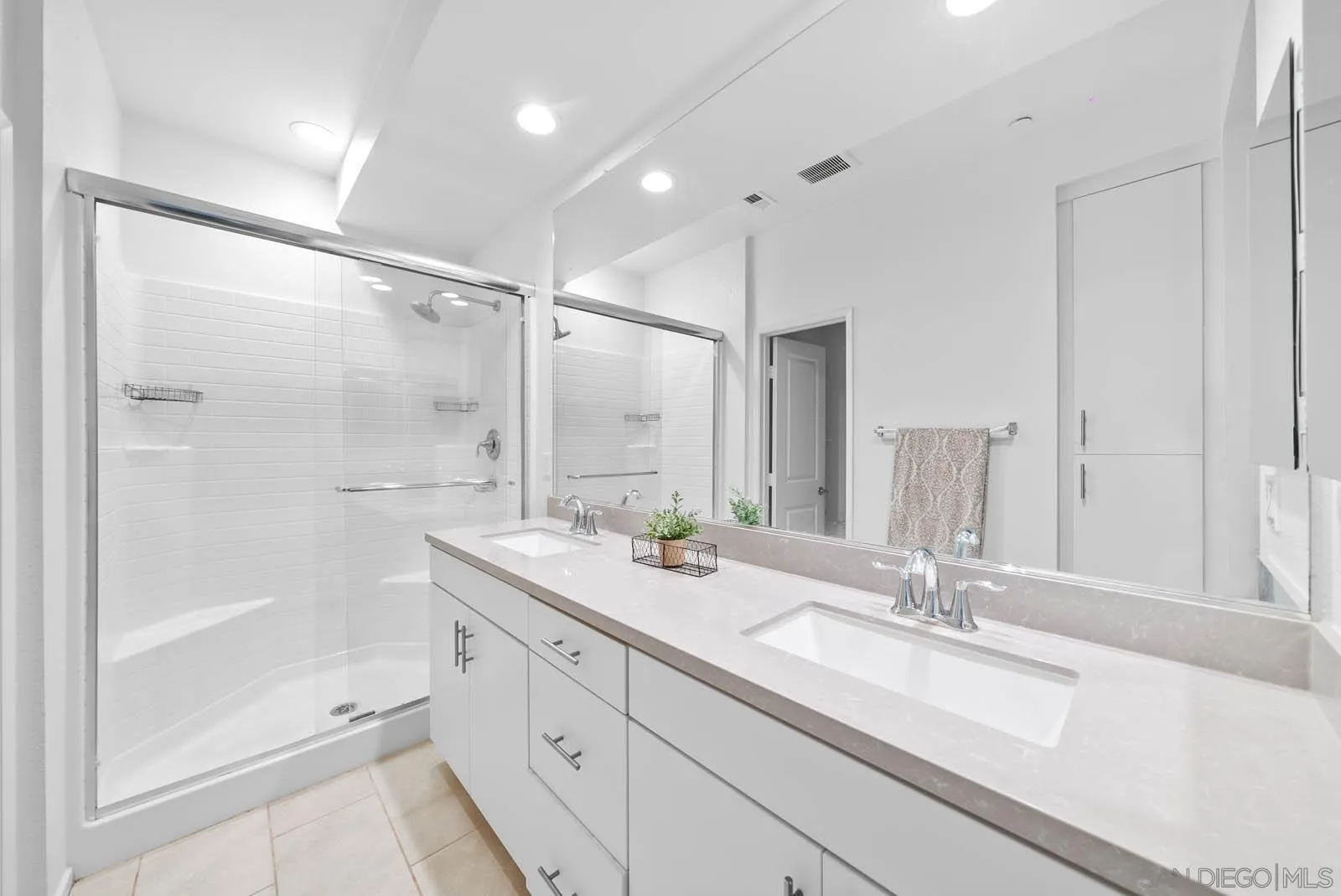 5476 San Alejandro